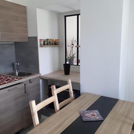 Studio En Plein Centre Ville - 2 A 4 Personnes Tence 外观 照片