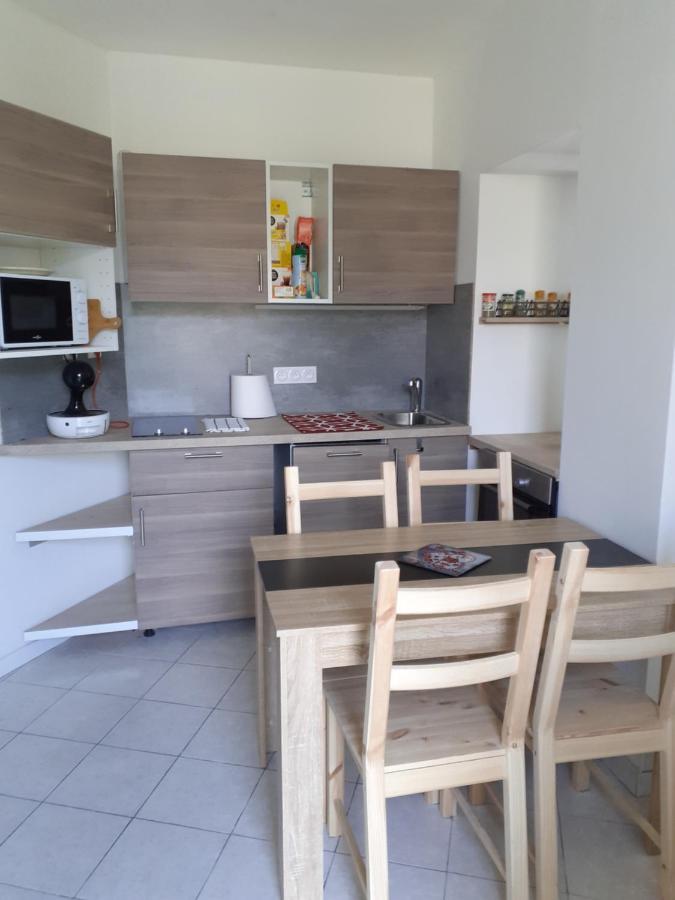Studio En Plein Centre Ville - 2 A 4 Personnes Tence 外观 照片